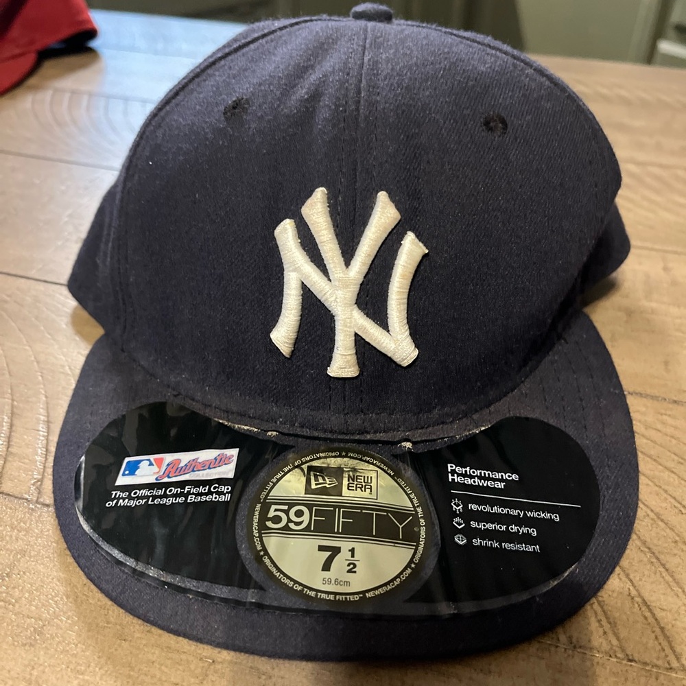 New‎ York Yankees New Era 7 1/2 Hat Never Worn Only Had For Display little dusty